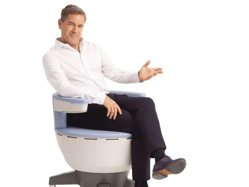 man taking The Kegel Throne therapy in marimon medical